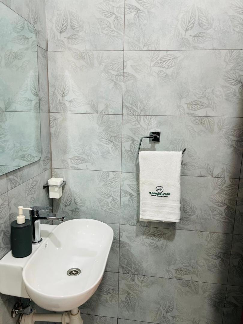 Alsander Homes Raspberry كامبالا المظهر الخارجي الصورة